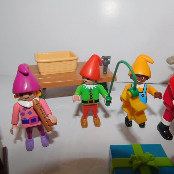 Playmobil 2021 Christmas Advent Calendar Figure & Item Lot Santa Elves Toys READ - Picture 3 of 10